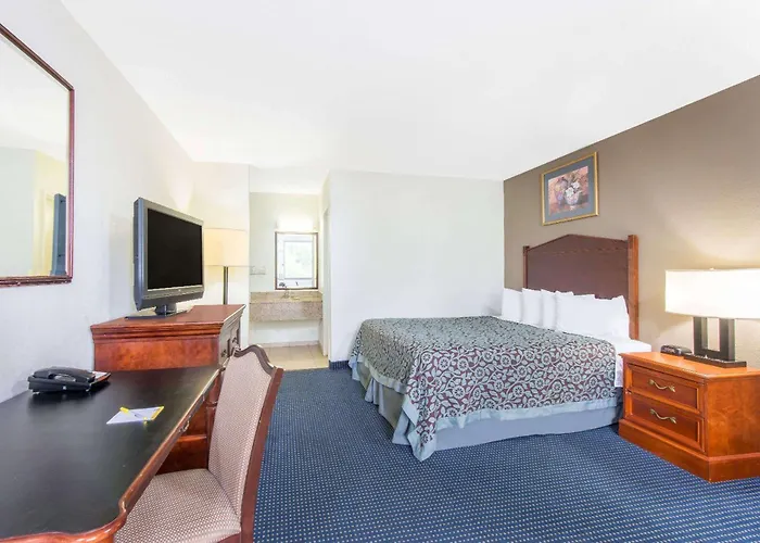 Days Inn By Wyndham Arlington Pentagon