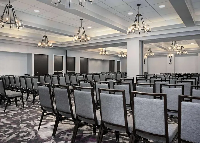 Embassy Suites By Hilton Crystal City National Airport
