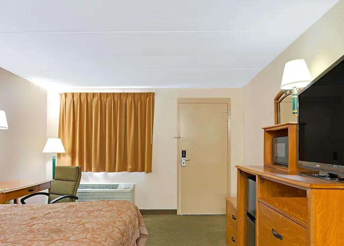 Super 8 By Wyndham Laurel