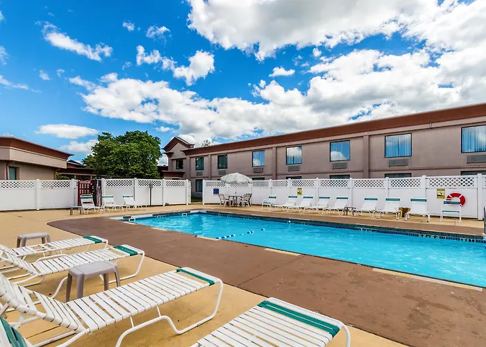 Econo Lodge Inn & Suites Chambersburg Central