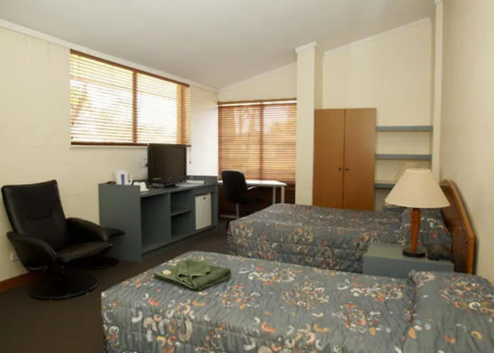 Seasons Hotel Newman