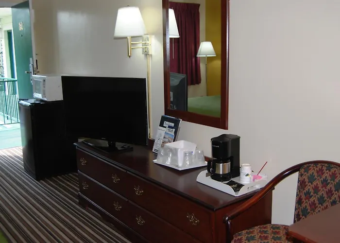 Travelodge By Wyndham Chambersburg