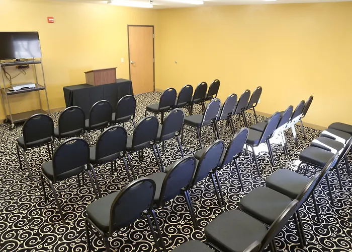 Quality Inn & Suites Watertown Near Prairie Lakes Ice Arena