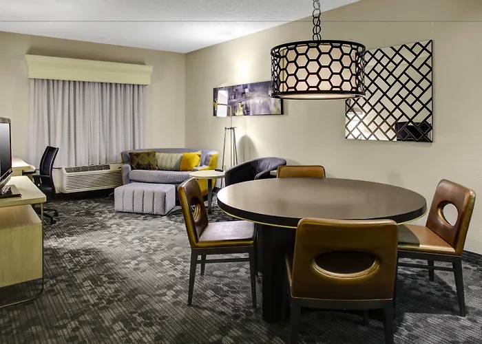 Courtyard By Marriott Columbus Downtown