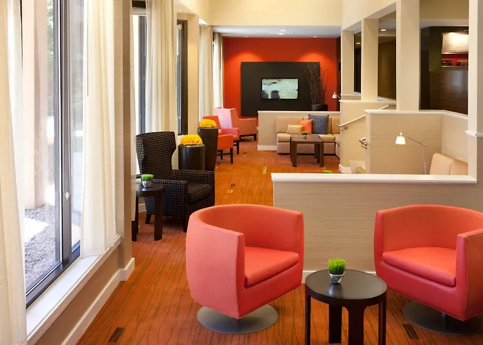 Courtyard By Marriott Bakersfield