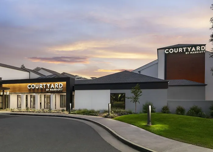 Courtyard By Marriott Bakersfield