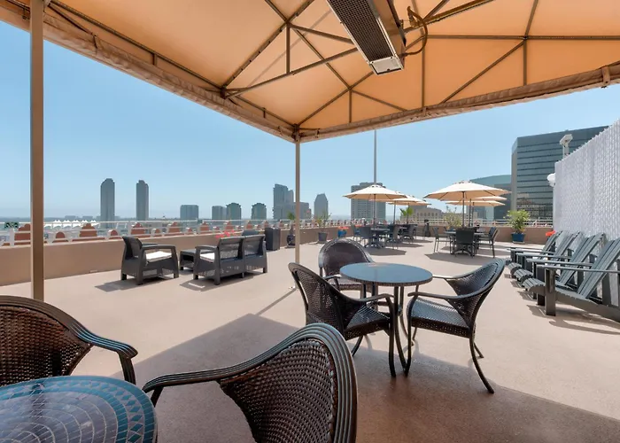 Gaslamp Plaza Suites