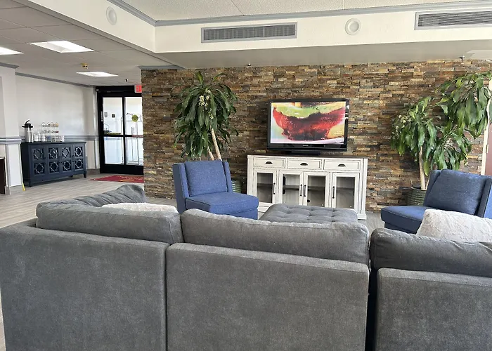 Clarion Inn & Suites Grand Rapids Airport