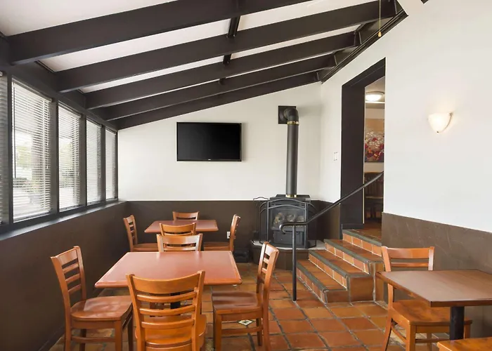Days Inn By Wyndham Brantford