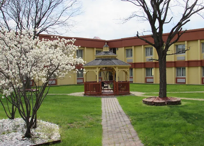 Clarion Hotel Detroit Metro Airport