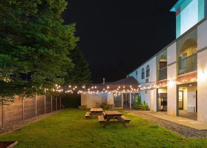 The Redwood Riverwalk, A Boutique Hotel