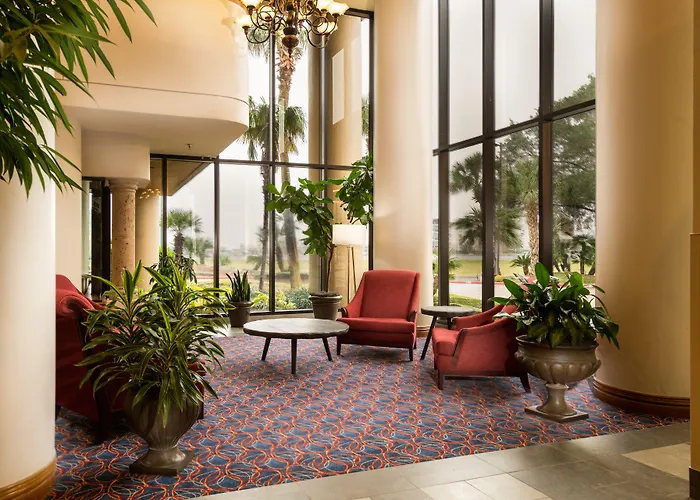 Mcm Elegante Hotel & Conference Center