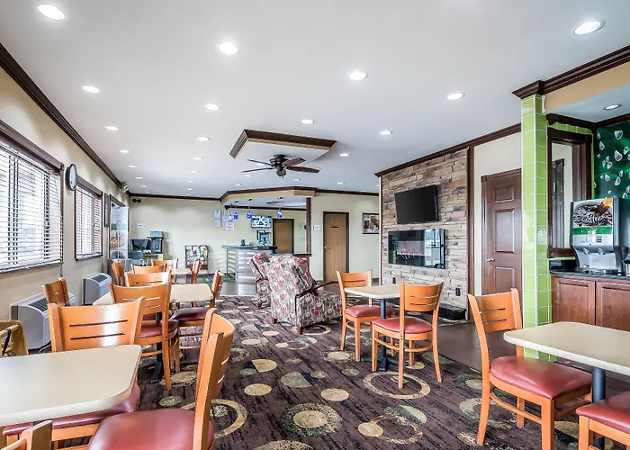 Quality Inn Coralville - Iowa River Landing