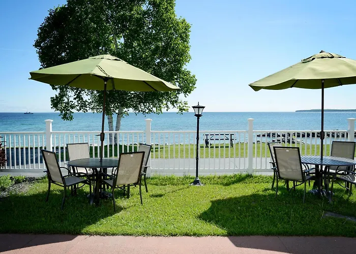 Baymont By Wyndham St. Ignace Lakefront