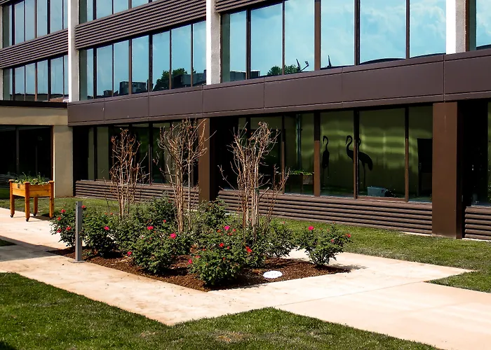 Holiday Inn And Suites Charleston West By Ihg