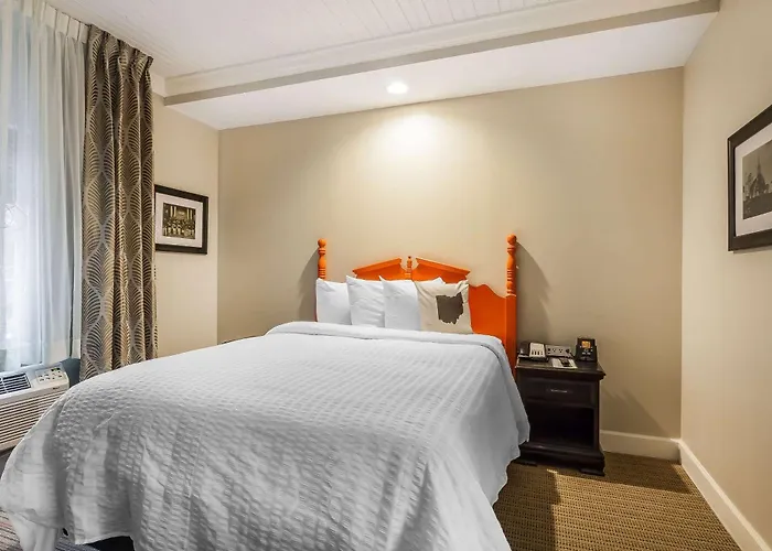 The Aurora Inn Hotel&Event Center