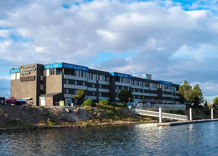 Clover Island Inn