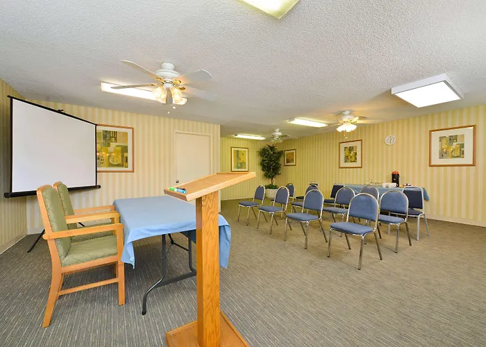 Travelodge By Wyndham Palm Springs