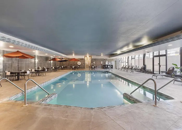 Best Western Plus Milwaukee West