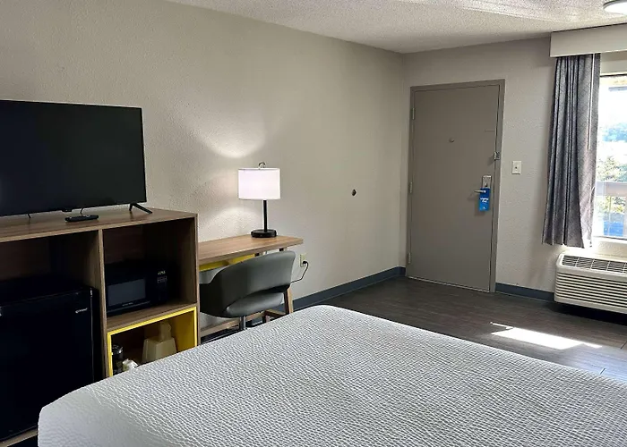 Days Inn By Wyndham Columbia Ne Fort Jackson