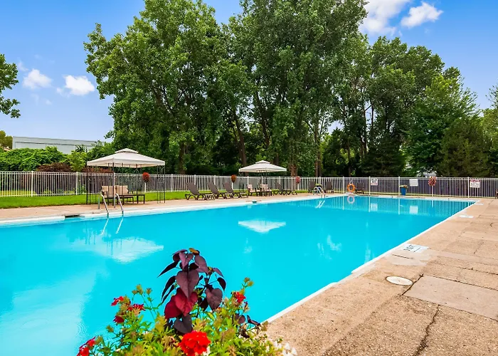 Best Western Plus Guildwood Inn