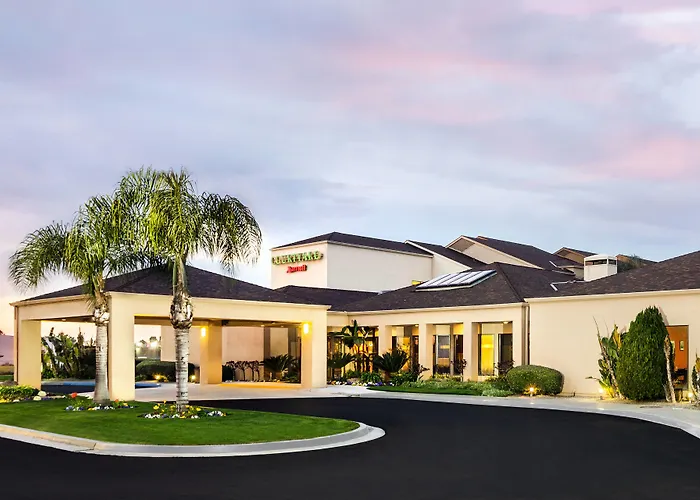 Courtyard By Marriott Fresno