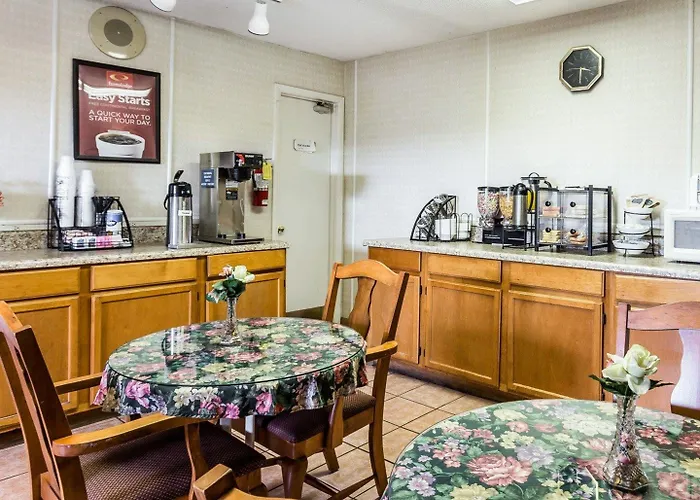 Econo Lodge Inn & Suites Matthews - Charlotte