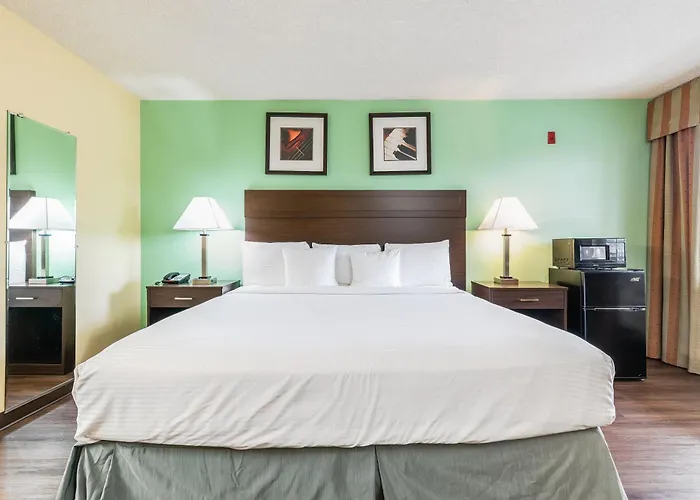Days Inn By Wyndham Federal Way