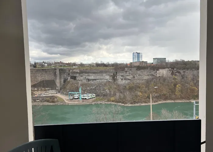 Travelodge By Wyndham Niagara Falls Fallsview
