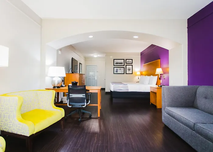 Palacio Royale Inn Signature Katy