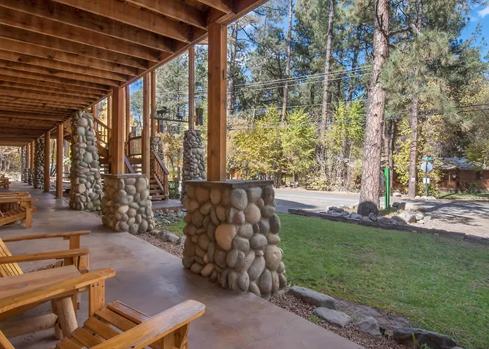 Upper Canyon Inn & Cabins