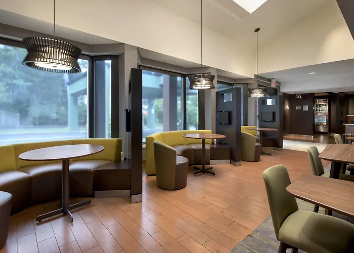Courtyard By Marriott Norwalk