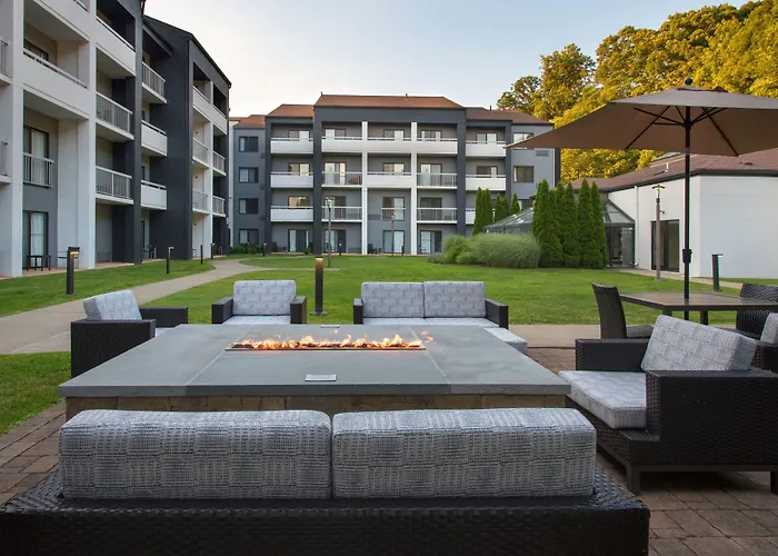 Courtyard By Marriott Norwalk