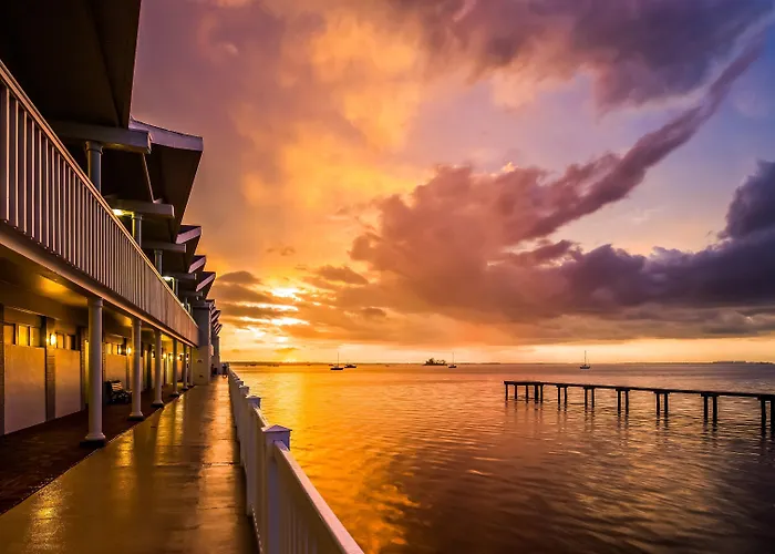 Best Western Plus Yacht Harbor Inn
