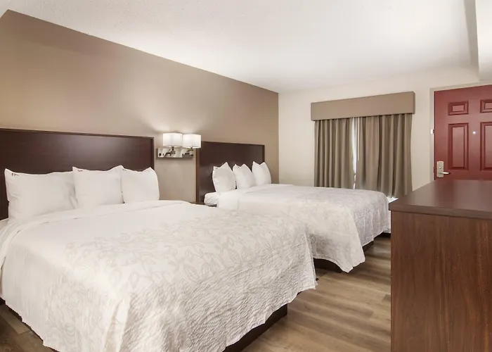 Red Roof Inn Plus & Suites Erie