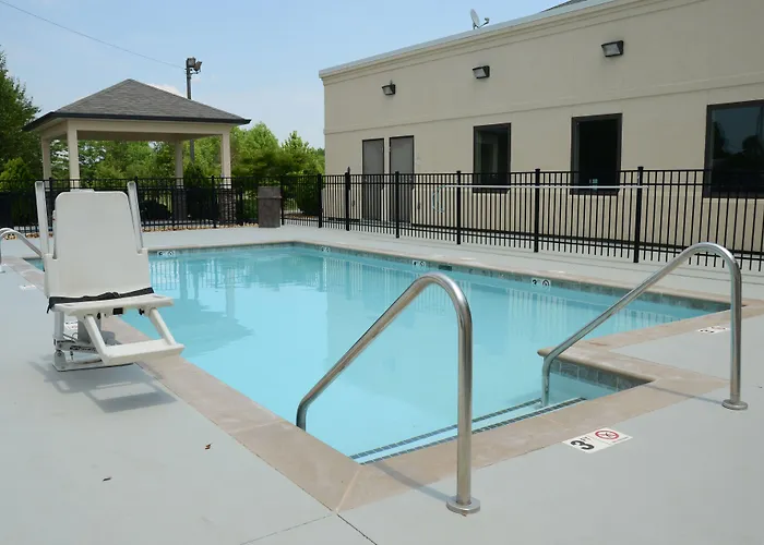 Baymont By Wyndham Clarksville