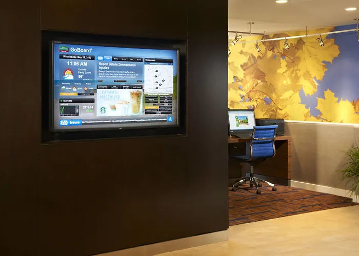 Courtyard By Marriott Detroit Warren