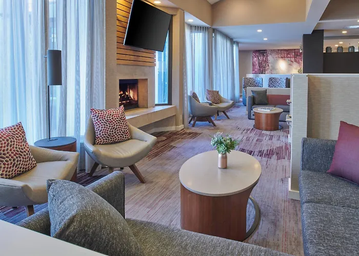 Courtyard By Marriott Detroit Warren