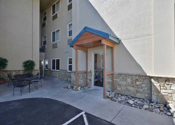 Yellowstone West Gate Hotel