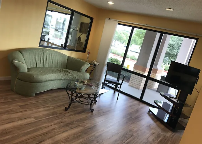 Super 8 By Wyndham Slidell