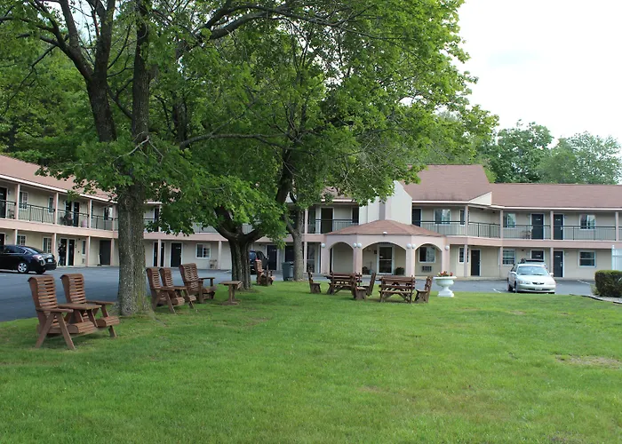 Howard Johnson By Wyndham Lenox