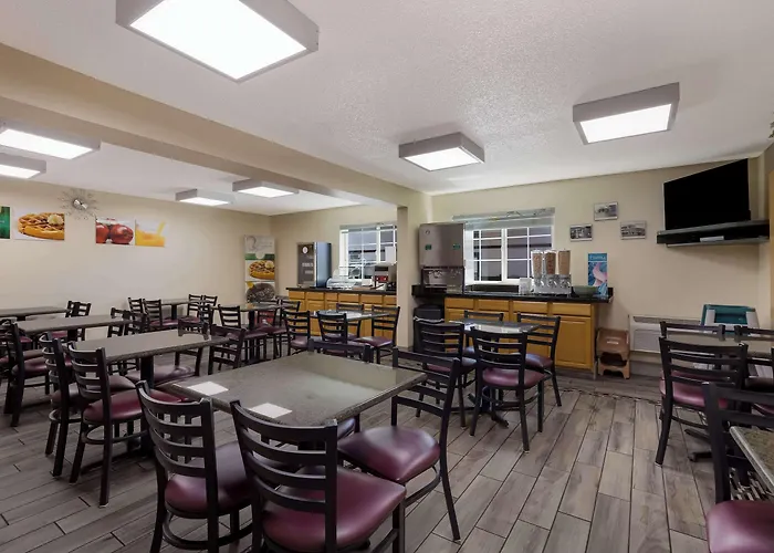 Quality Inn & Suites Medford Airport