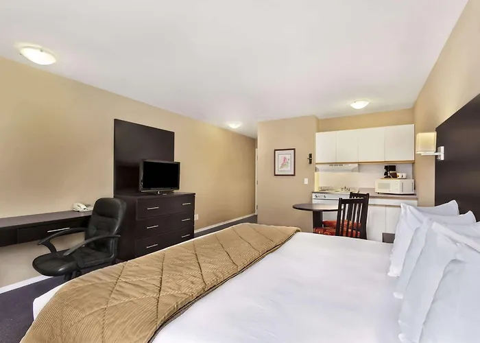 Super 8 By Wyndham West Kelowna Bc
