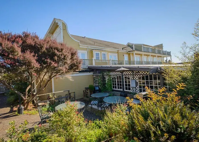 Mendocino Hotel & Garden