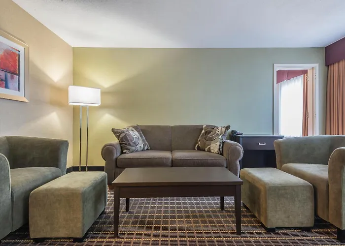 Quality Inn & Suites Windsor - Downtown