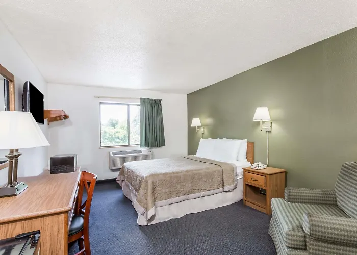 Super 8 By Wyndham Hampton