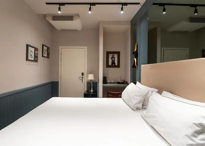 The Glam Boutique Hotel & Apt