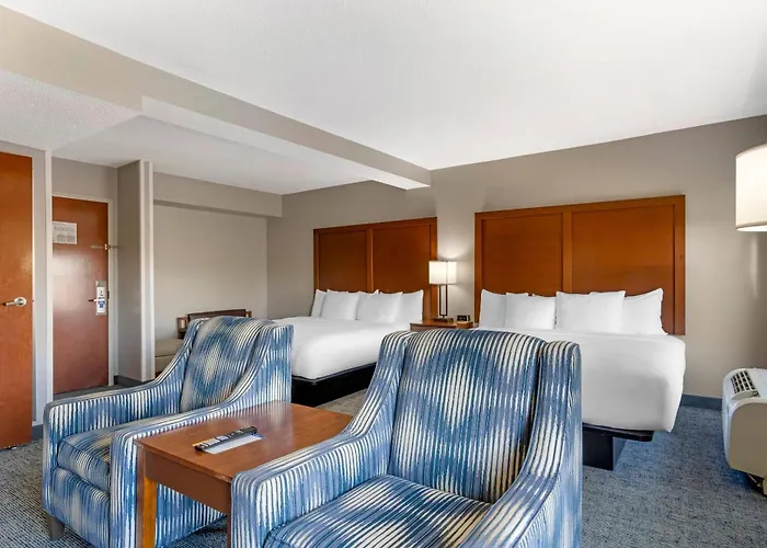 Comfort Suites Near Birkdale Village- Huntersville