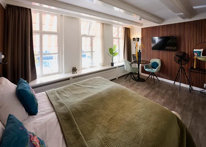 Harbour Hub Hotel