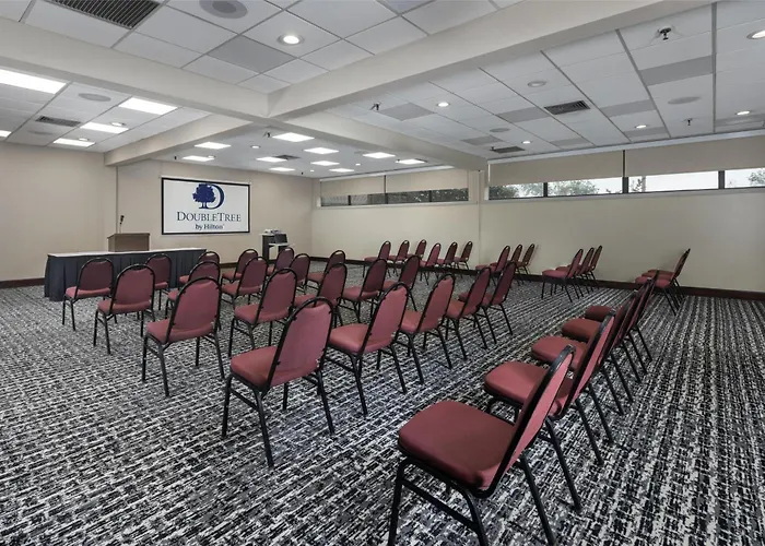 Doubletree By Hilton Manhattan, Ks